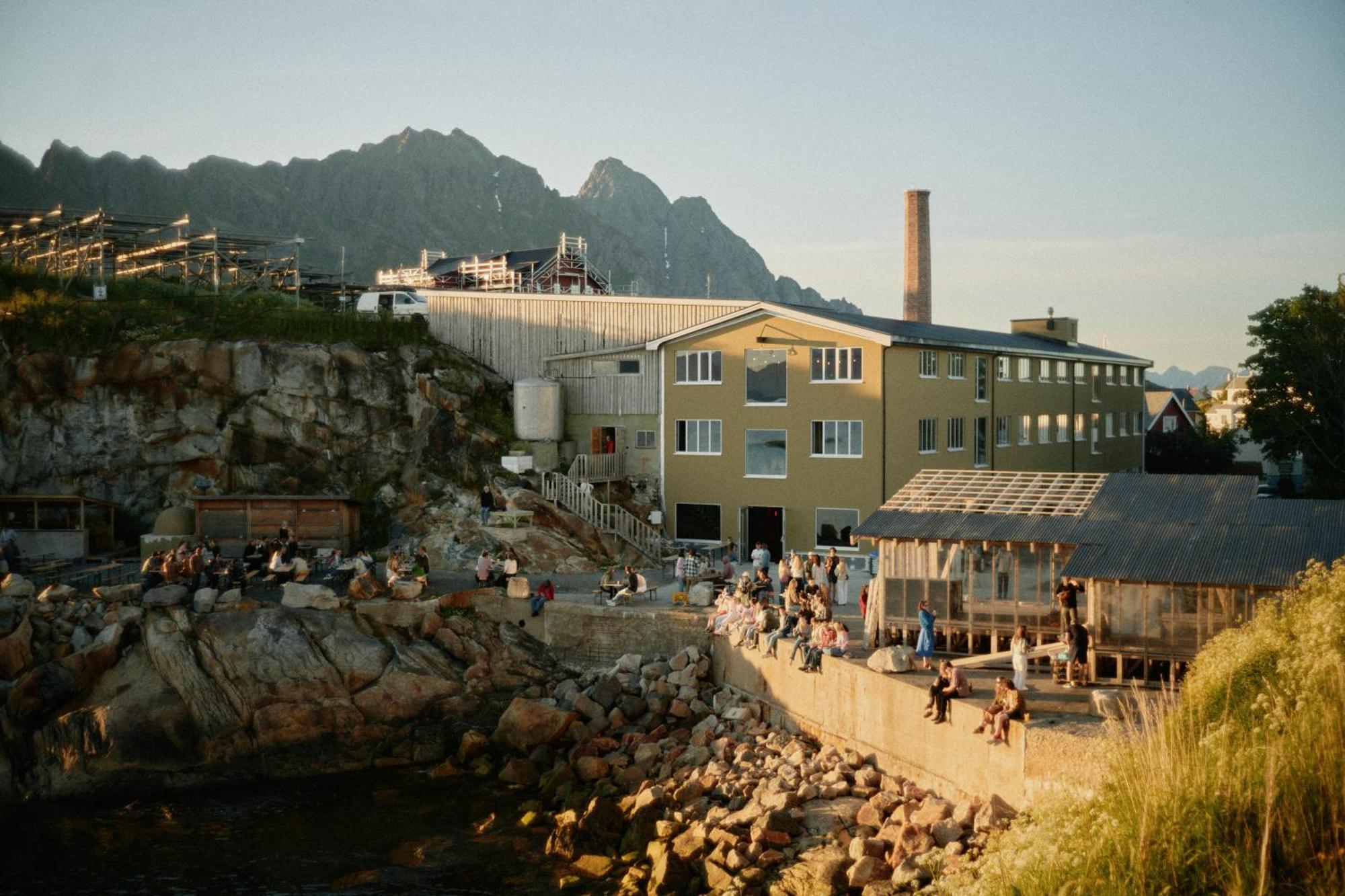 Trevarefabrikken Henningsvær Exterior photo